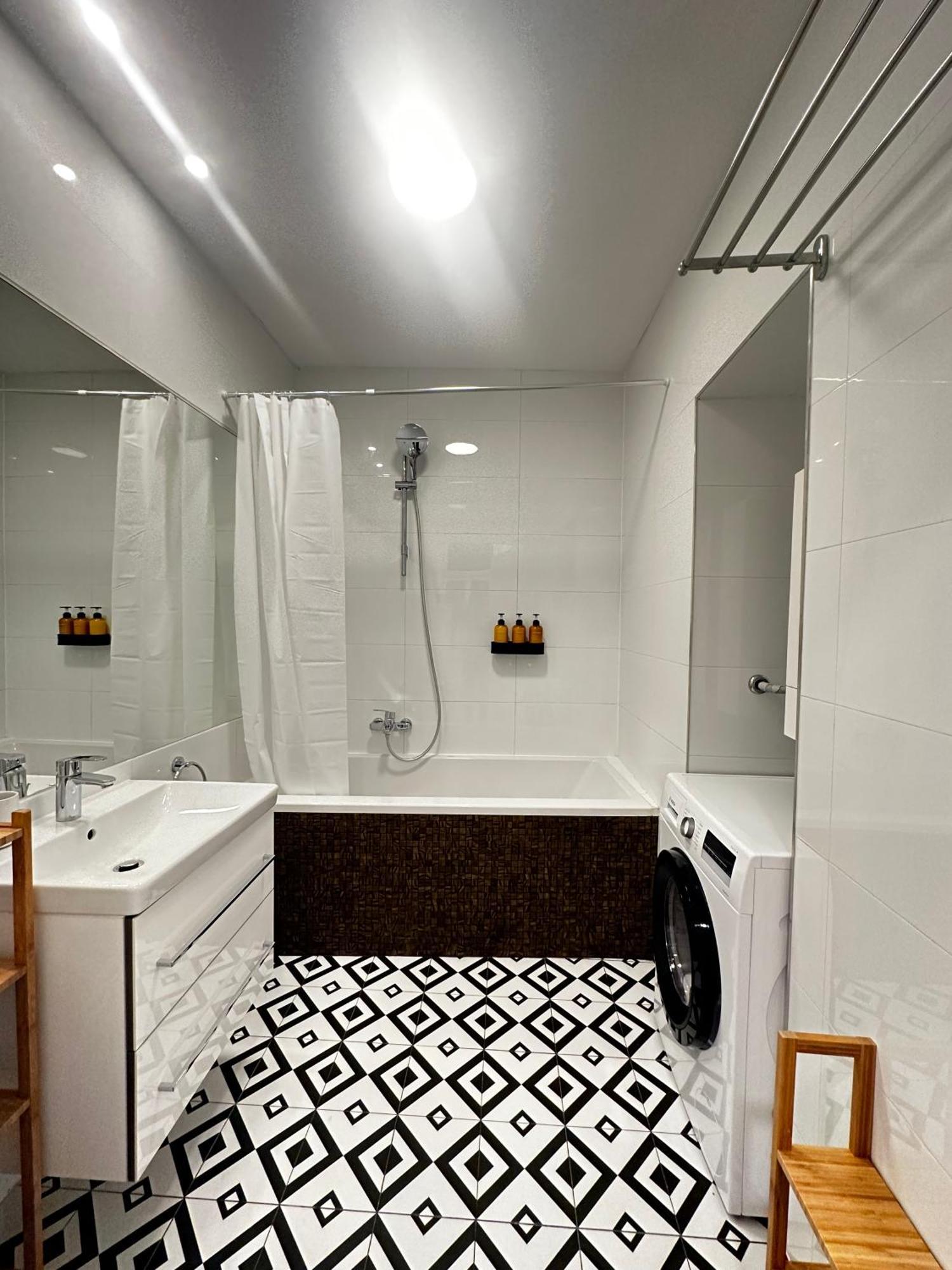 Luxury 3 Bedroom Apartment Near Schoenbrunn Palace Відень Екстер'єр фото